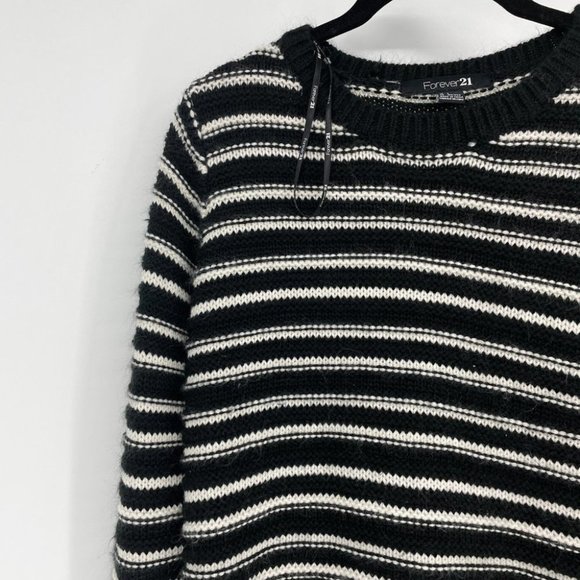 Forever 21 black and white striped knit sweater - Picture 3 of 13